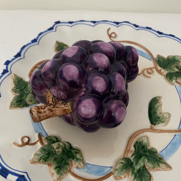 Bella Casa by Ganz 8" Wall Plate Decor Hand Painted Ceramic 3D Fruit Vine Grapes - Picture 6 of 9